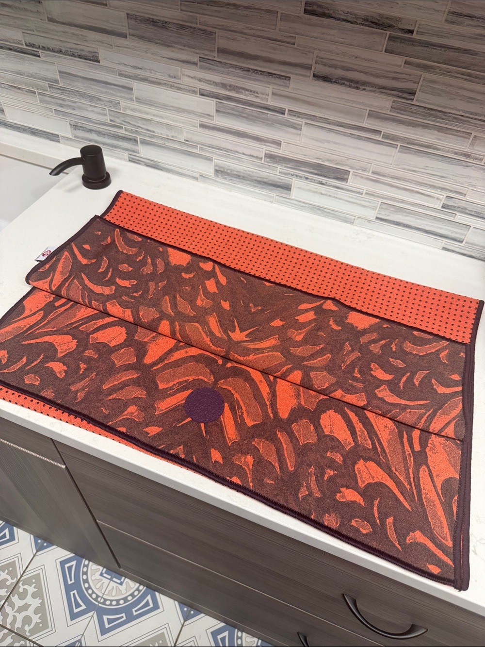 manduka  Yogitoes Hot Yoga Orange and Brown Abstract Pattern Mat Towel